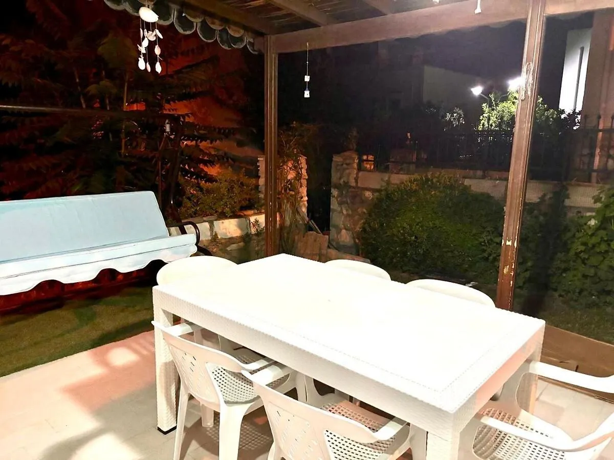 Triplex Family House, Kusadasi 0*,  Türkiye